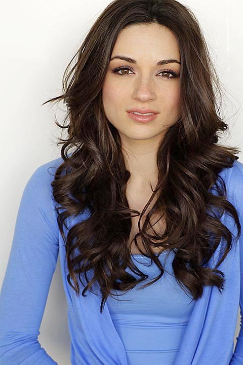 The 39-year old daughter of father (?) and mother(?) Crystal Reed in 2024 photo. Crystal Reed earned a 0.24 million dollar salary - leaving the net worth at 2 million in 2024